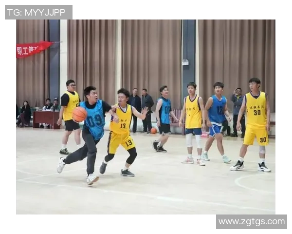 聚焦篮球运动员成长历程与赛场风采全面深度解析专题报道精彩呈现